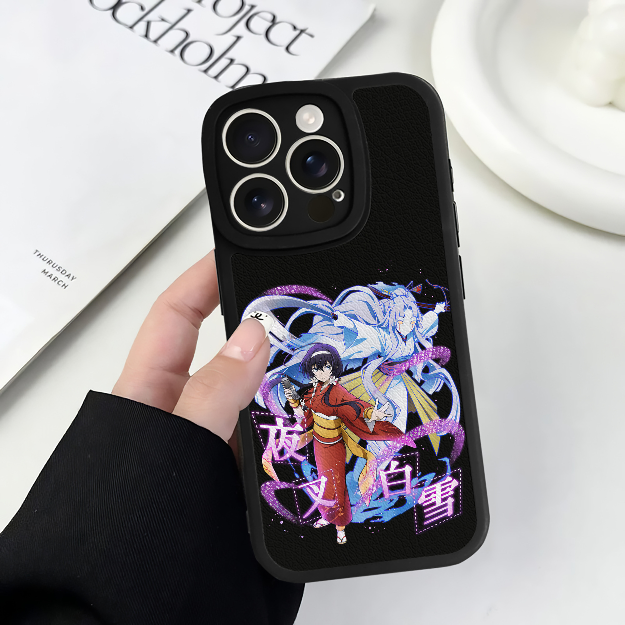 （画像用） 文豪ストレイドッグス Bungo Stray Dogs 【iPhone 16シリーズ対応】シリコンスマホケース（レザー調） 材質：シリコン